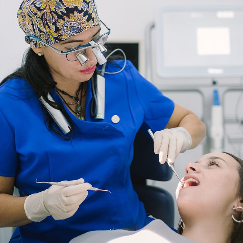 clinica-dental-invisalign-diseño-sonrisas-dos-hermanas-sevilla-dentista-1